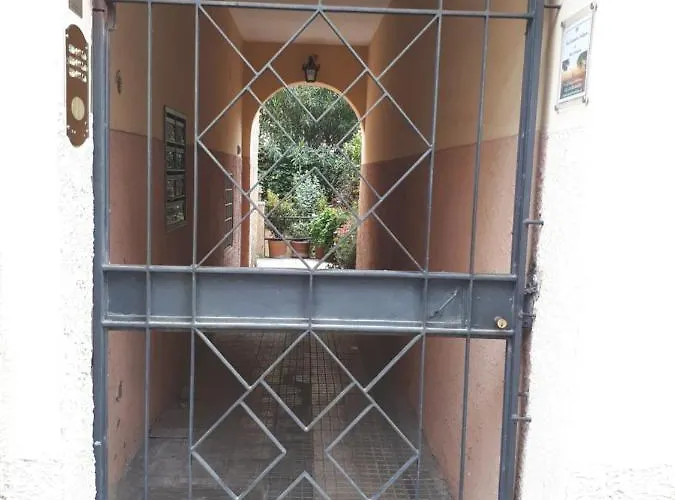 Tra Gianicolo E Trastevere 4*